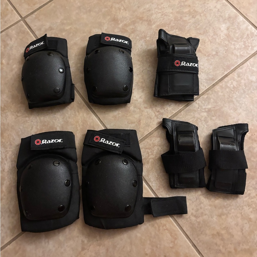 Razor Black Safety Gear Set